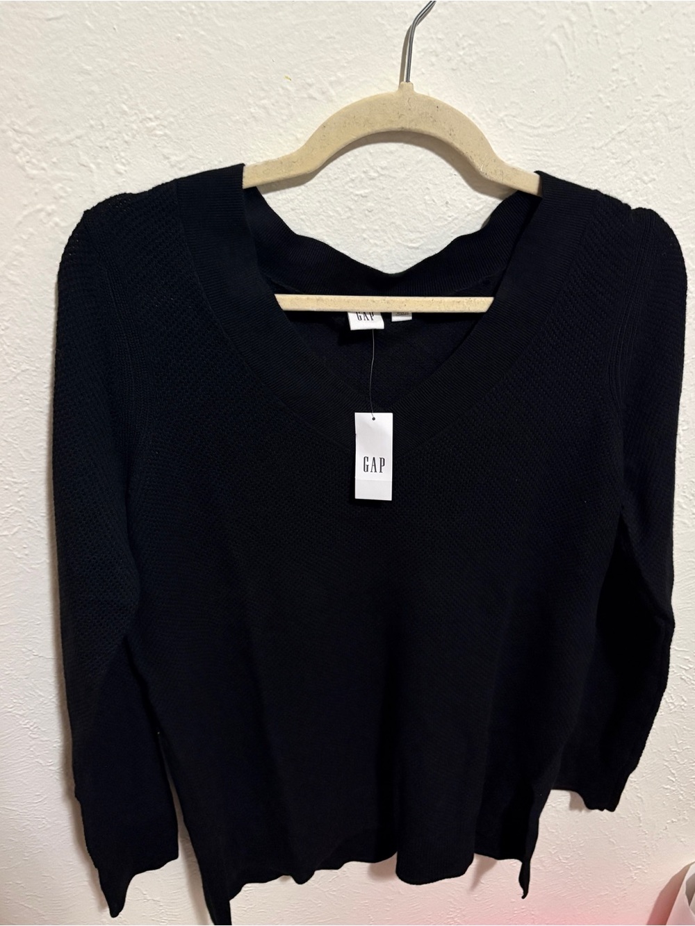 GAP Black V-Neck Women's Sweater new with tags size medium